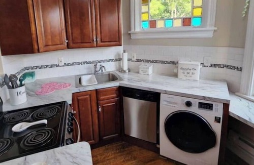 Langhorne Apartment | Bucks County Glamorous Marilyn Monroe Suite