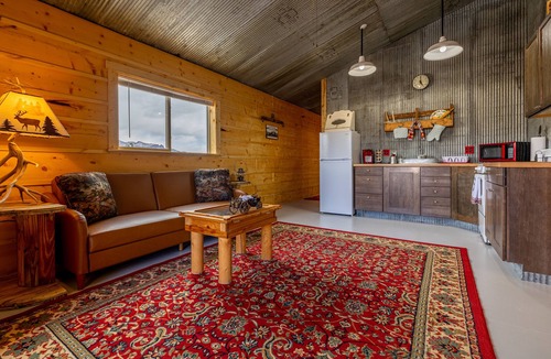 Wapiti Cabin | Buckshots Bunkhouse- Couples Retreat, on the way to Yellowstone