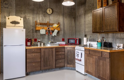 Wapiti Cabin | Buckshots Bunkhouse- Couples Retreat, on the way to Yellowstone