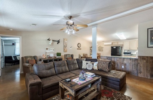 Mountain Home Cabin | Buckskin Lodge - 2 Bedroom Full-sized Ranch House in the Texas Hill Country near Kerrville & Fredericksburg