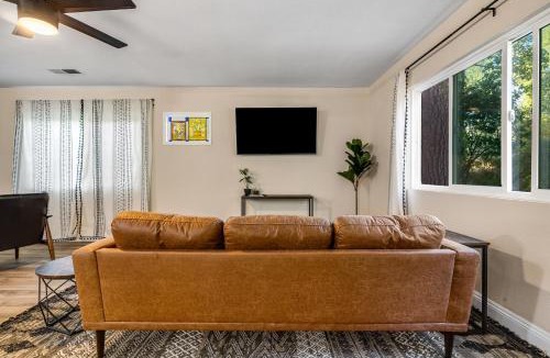 Pine Valley House | Buckthorn Beauty: Private Hot Tub & Lounge Space