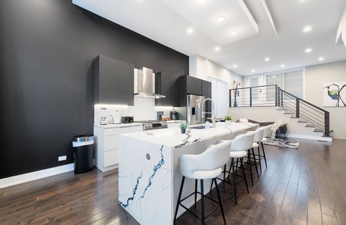 West Bucktown House | Bucktown Home - Rooftop Deck, Game Rm, & Garage