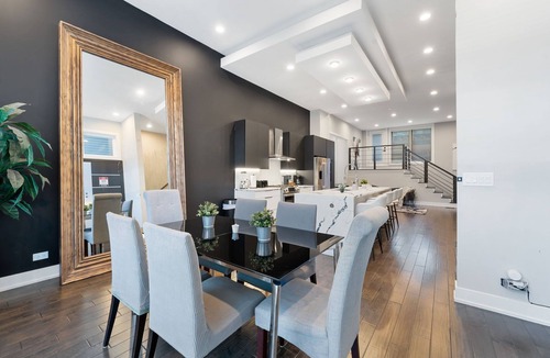 West Bucktown House | Bucktown Home - Rooftop Deck, Game Rm, & Garage