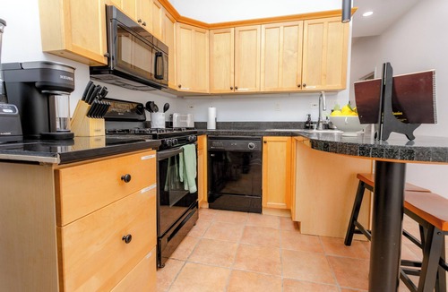 Bucktown Apartment | Bucktown/Wicker Park 3BR pet friendly w/parking - Upstairs Unit