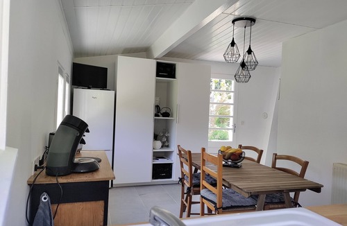 Cercoux House | Bucolic house with its pond