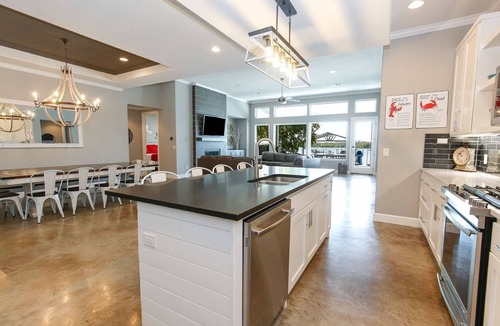 Kingsland House | Bud Lane Lakeside | Concierge Services