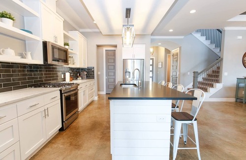 Kingsland House | Bud Lane Lakeside | Concierge Services