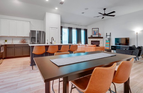 Buda House | Buda Family Retreat w/ Cozy Fireplace!