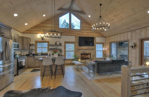 Foxfire Estates Cabin | BUDDHA BLUE RIDGE DREAMCATCHER ~ 2Bd 2Bth Brand New Custom Cabin 2 miles to town