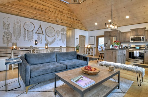 Foxfire Estates Cabin | BUDDHA BLUE RIDGE DREAMCATCHER ~ 2Bd 2Bth Brand New Custom Cabin 2 miles to town