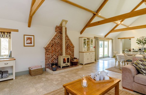 Dyrham Cottage | Budding - sleeps 8 guests in 4 bedrooms