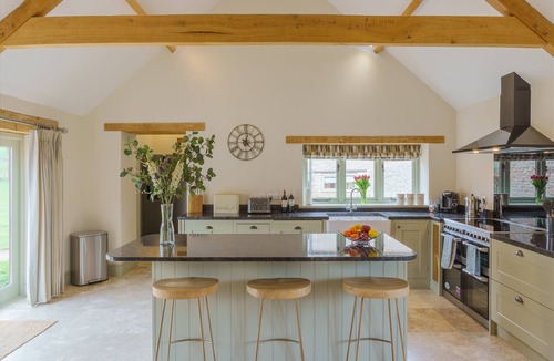 Dyrham Cottage | Budding - sleeps 8 guests in 4 bedrooms