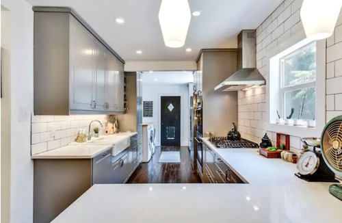 Govalle House | Buddy's East Austin Oasis + Sparkling Pool!
