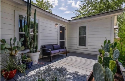 Govalle House | Buddy's East Austin Oasis + Sparkling Pool!