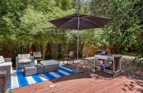 Govalle House | Buddy's East Austin Oasis + Sparkling Pool!