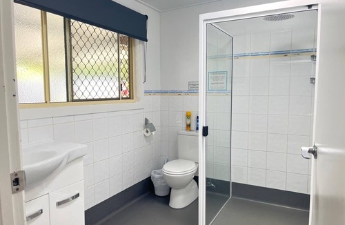 Happy Valley Hostel | BUDGET ACCOMMODATION Creature Comforts: Eli Unit - Better than camping!