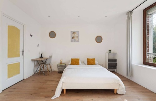 Charleville-Mezieres Apartment | Budget apart city centre with parking