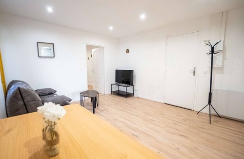 Charleville-Mezieres Apartment | Budget Apart City Centre With Parking