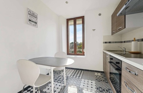 Charleville-Mezieres Apartment | Budget apart city centre with parking