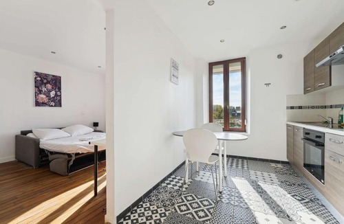 Charleville-Mezieres Apartment | Budget apart city centre with parking