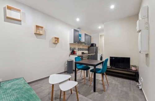 Charleville-Mezieres Apartment | Budget apart city centre with parking