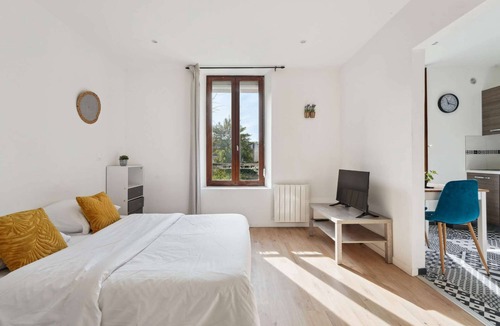 Charleville-Mezieres Apartment | Budget apart city centre with parking