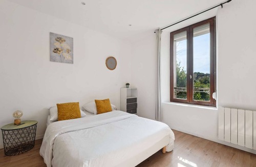 Charleville-Mezieres Apartment | Budget apart city centre with parking