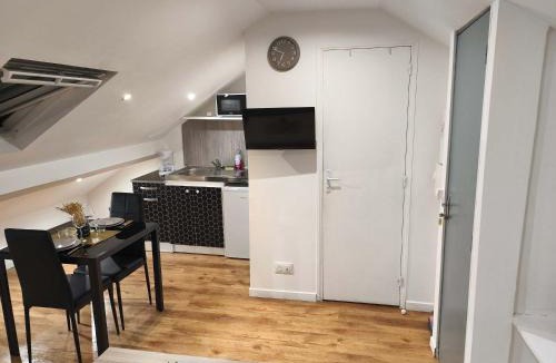 Charleville-Mezieres Apartment | Budget apart with parking