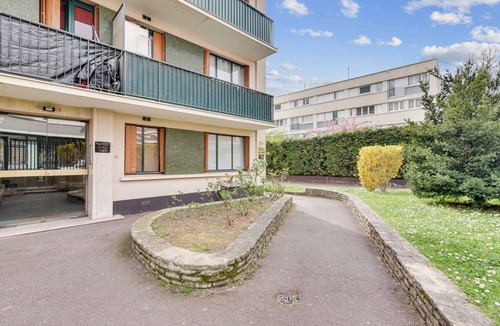 Bondy Apartment | Budget apart with balcony near Paris