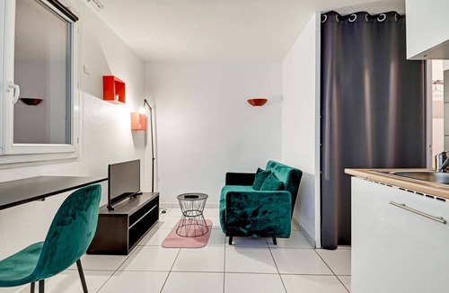 Cergy Apartment | Budget apart with parking
