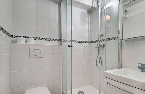 Cergy Apartment | Budget apart with parking