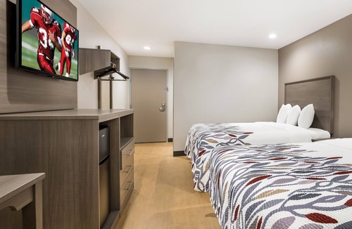 Sulphur Hotel | Budget Bliss: 3 Affordable Units, Pets Allowed! Close to Chennault Int’l Airport