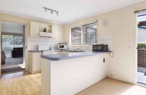 Apollo Bay House | Budget By The Bay - Great Value & Position