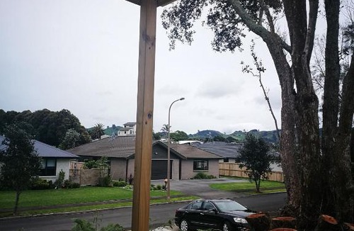 Waihi Beach Apartment | BUDGET CABIN ACCOMMODATION - bed shower toilet