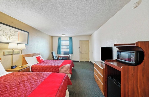 Junction Hotel | Budget Comfort Near I-10 – 3 Pet-Friendly Rooms & Easy Parking