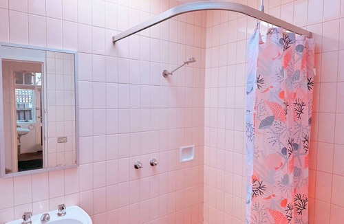 Footscray House | Budget, Convenient Private and Cosy