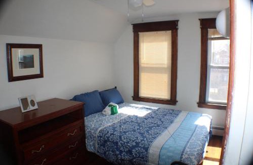 Hartford Apartment | Budget Cozy Home