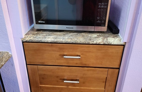 Wailuku Apartment | Budget Downtown Studio-H w/Queen Bed, Micro-Kitchen AC, WIFI & 4 free Streamers