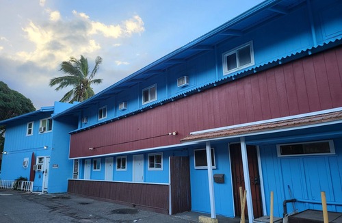 Wailuku Apartment | Budget Downtown Studio-H w/Queen Bed, Micro-Kitchen AC, WIFI & 4 free Streamers