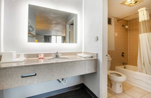 Jennings Hotel | Budget-Friendly Escape Near Jennings Attractions, Perfect for Pets