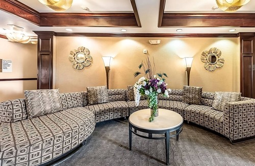 Mineral Wells Hotel | Budget-Friendly Accommodations at Red Lion Inn & Suites Mineral Wells! Pool!
