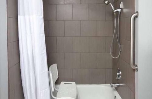 Sequim Hotel | Budget-friendly Accommodation! Onsite Pool, Free Parking & Breakfast!