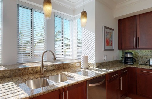 Marathon House | Budget Friendly, Couples Welcome - Marlin Bay