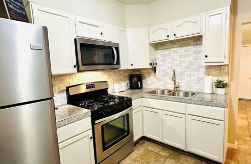 Shearer Hills - Ridgeview House | Budget Friendly, Everything Nearby, Quiet & Safe, 1 queen, 1 Twin, 1 Sofa-bed