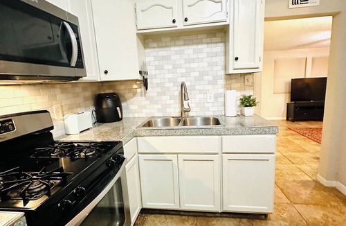 Shearer Hills - Ridgeview House | Budget Friendly, Everything Nearby, Quiet & Safe, 1 queen, 1 Twin, 1 Sofa-bed