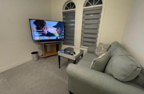 Oshawa House | Budget Friendly Home