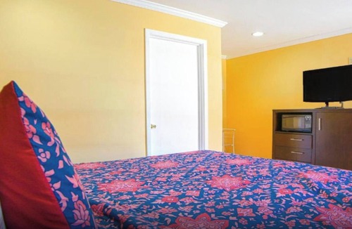 Lockport Hotel | Budget-friendly King Bed | Minutes from Houma and Restaurants | Free Parking