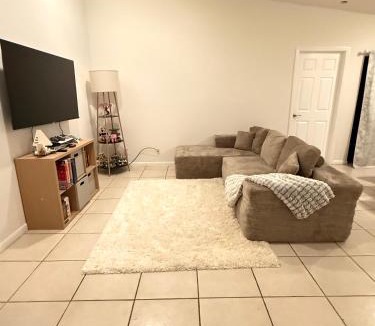 Boynton Beach House | Budget Friendly Room with Parking