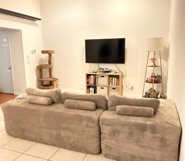 Boynton Beach House | Budget Friendly Room with Parking