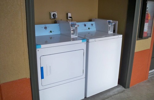 Beaumont House | Budget-Friendly Room Ideal for Families, w/ Laundry Facility, Breakfast & Parkin